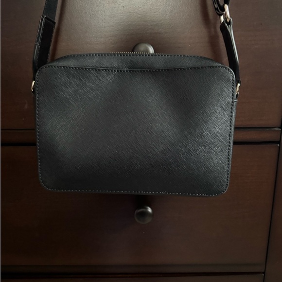 Michael Kors Elegant Black Crossbody Bag - Picture 3 of 5